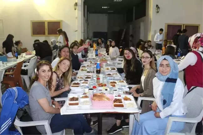 Altıntaş'ta Üniversite Öğrencilerine İftar