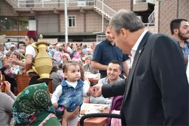 Yunusemre'de İftar Sofrası Üçpınar'da Kuruldu