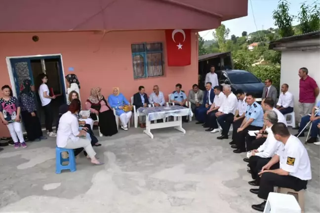 Vali Balkanlıoğlu'ndan Şehit Ailesine Ziyaret