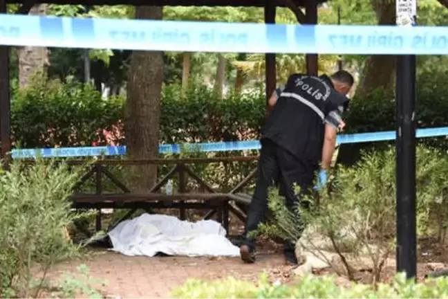 Çanakkale'de Parkta Erkek Cesedi Bulundu