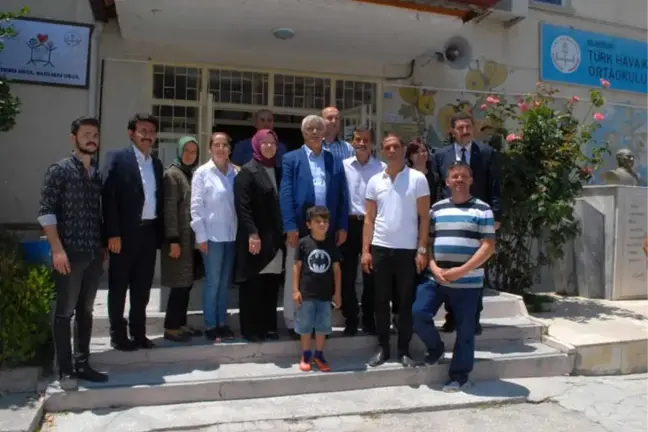 Burdur'da Başkan ve Milletvekili Ailesiyle Birlikte Oy Kullandı
