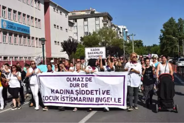 Çorlu'da 'Kadına Şiddet' ve 'Çocuk İstismarı' Protesto Edildi