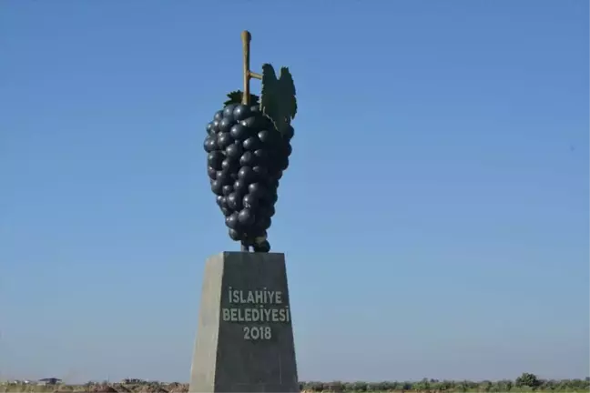 İslahiye'ye Üzüm Anıtı