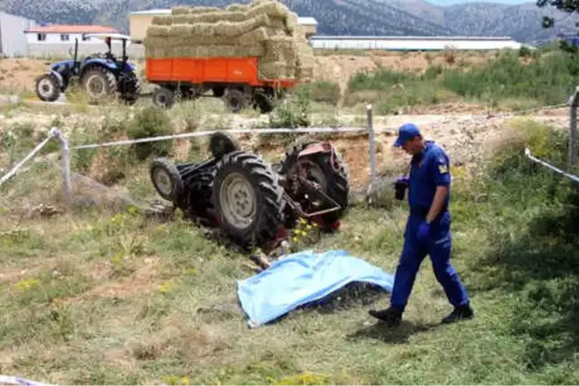 Traktör Devrildi, 1'i Afgan 2 Kişi Öldü