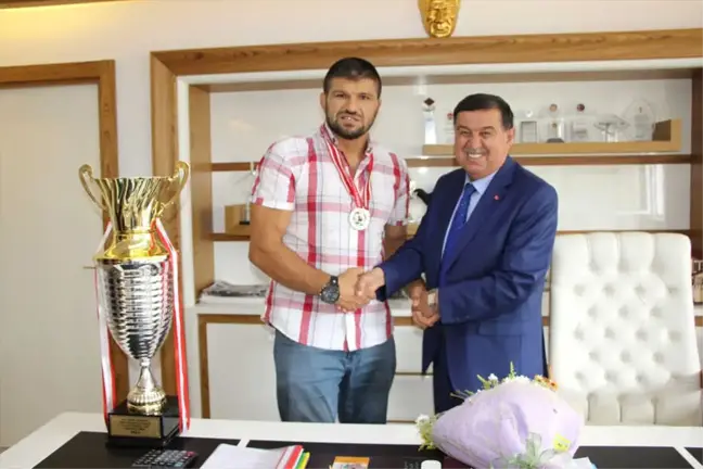 Kırkpınar Finalistinden Kaymakam Yılmaz ve Başkan İkiz'e Ziyaret