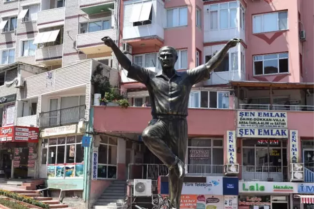 Aliağa'ya Yapılan 'Atatürk Heykeli' Takdir Topluyor