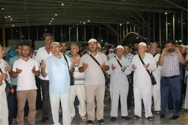Hatay'ın İlk Hac Kafilesi Dualarla Uğurlandı