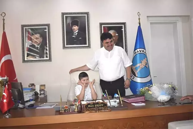 Minik Yiğit'in Makam Sevinci