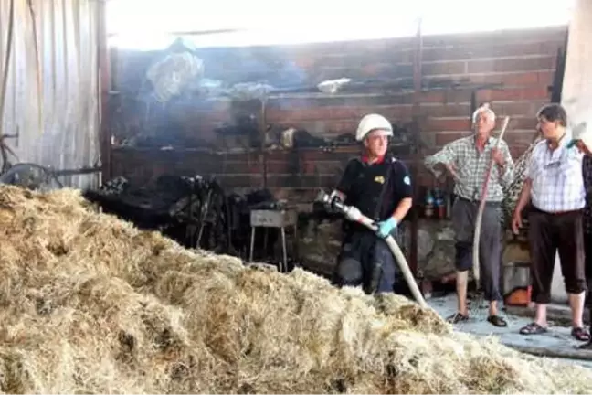 Ahır ve Samanlıktaki Yangını Söndürmeye Çalışan Çift Yaralandı