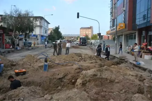 Başkan Köksoy, Sıcak Asfalt Yol Yapım Öncesi Alt Yapı Çalışmalarını İnceledi
