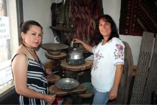 Asırlık Eşyalar Kafede Sergileniyor