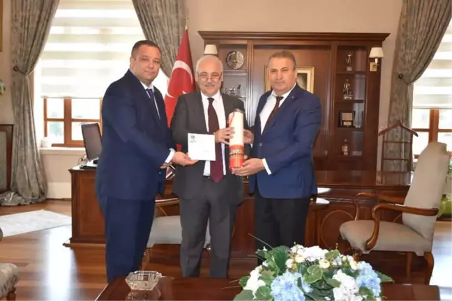 Vali Güvençer'e Kırmızı Dipli Mumla Yağlı Güreş Festivali Daveti