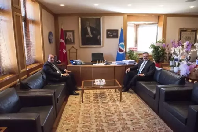 Milletvekili Karacan, Rektörü Çomaklı'yı Ziyaret Etti