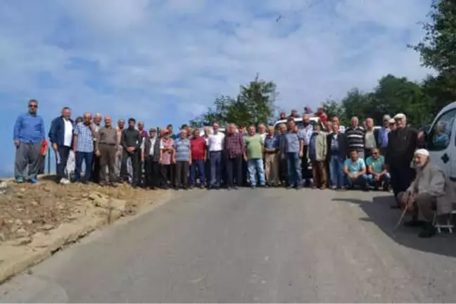 Tabiat Parkı Yakınındaki Çöp Depolama Alanına Tepki İçin Yolu Kapattılar