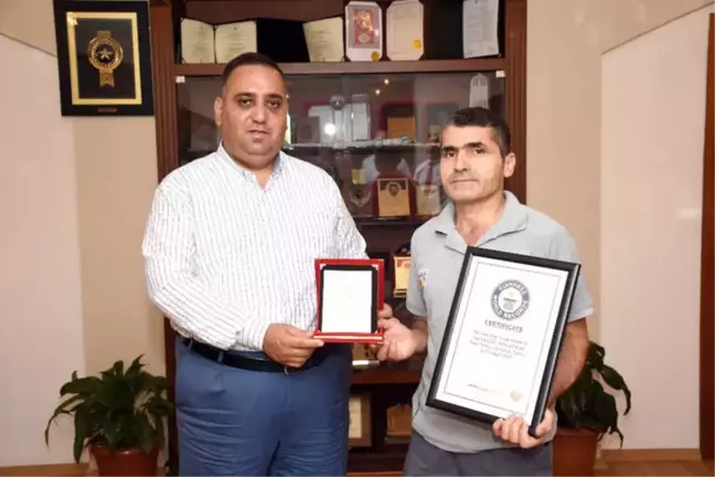Başkan Can'dan Dünya Rekoru Kıran Personeline Plaket