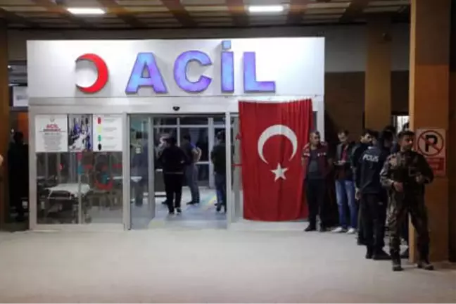 Görevden Dönen Askerleri Taşıyan 'Kirpi' Aracı Devrildi: 12 Yaralı (2)