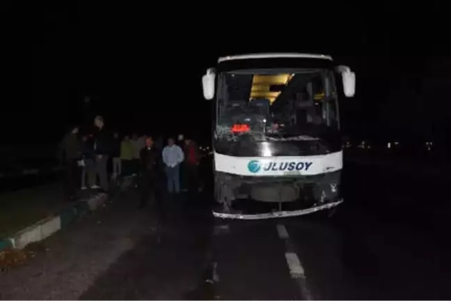 Kütahya'da, Otobüs, Hafif Ticari Araca Çarptı: 2 Ölü