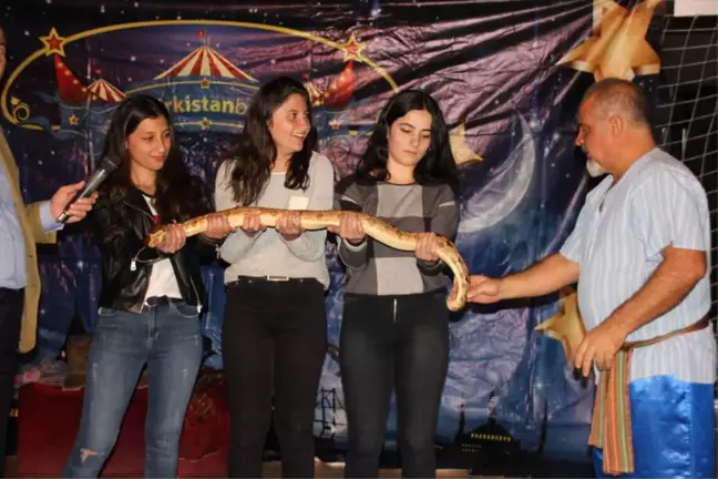 Hakkari'deki Sirk Gösterisi Aileler ve Çocukları Buluşturdu