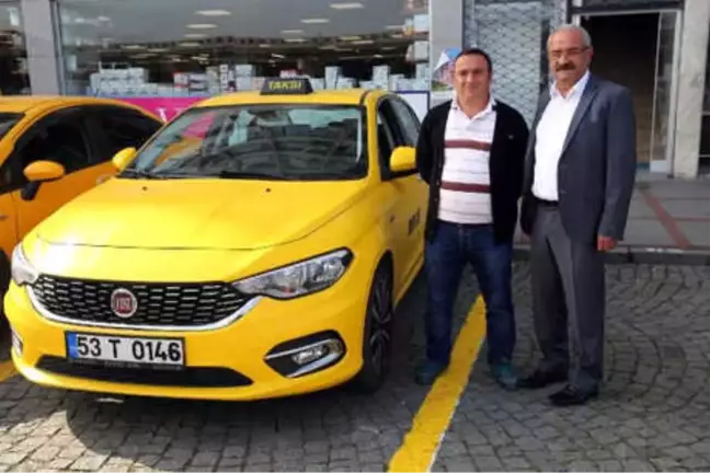 Taksici, Barınakta Bulduğu 20 Bin Lirayı Sahibine Teslim Etti