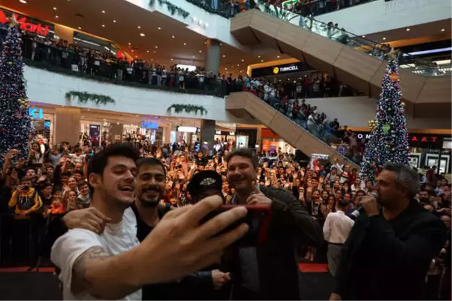 'İyi Oyun' Filminin İzmir Galasına Büyük İlgi!