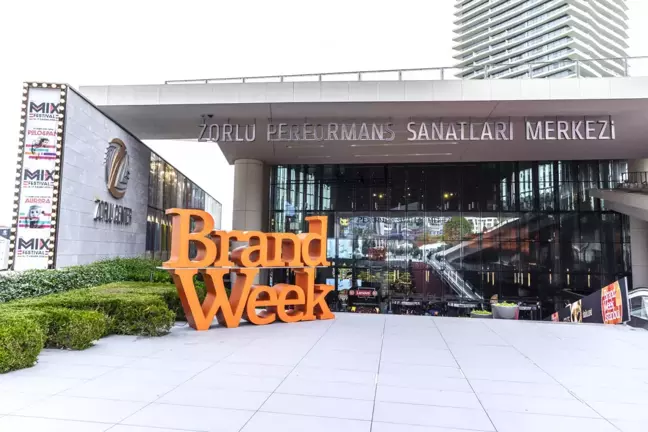 Brand Week Istanbul 2018, Onur Konuğu Olarak Şener Şen'i Ağırladı