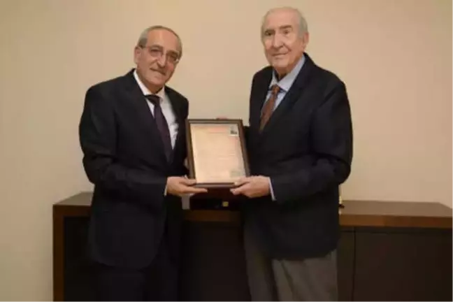 Kağıtçıbaşı'na İstanbul Üiversitesi'nden Jest