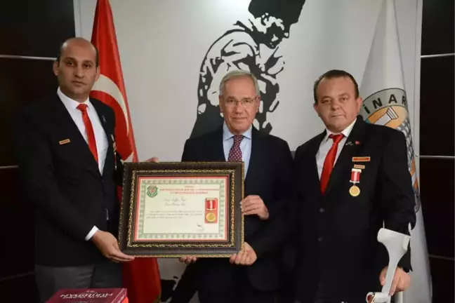 Başkan Acar'a Şeref Madalyası ve Onur Belgesi Verildi