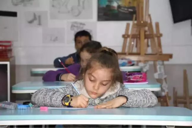 Çocuklar, Savaşın Çocuklarını Resmetti