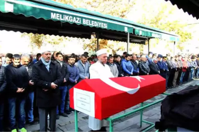 Uçak Kazasında Ölen Pilot, Kayseri'de Son Yolculuğa Uğurlandı