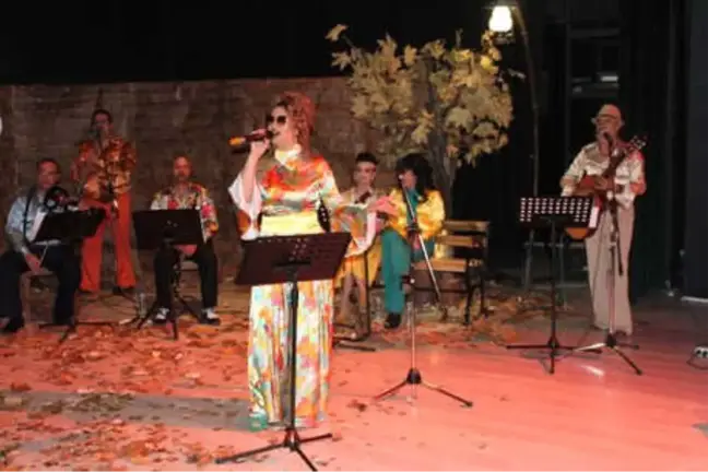Öğretmenlerden Nostalji Şarkılarla Konser