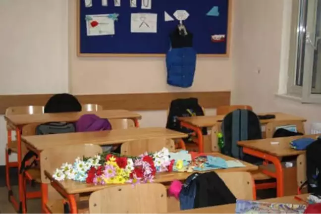 Kazada Ölen Şükrü'nün Yeleği ve Sevdiği Bisküvi Sınıftaki Panoya Koyuldu