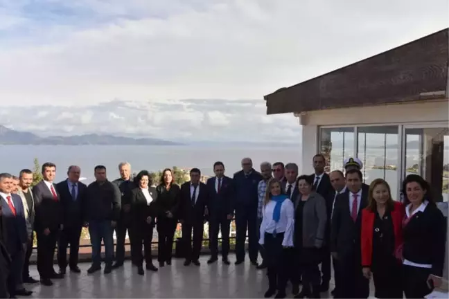 Vali Civelek Datça'da Muhtarlarla Buluştu
