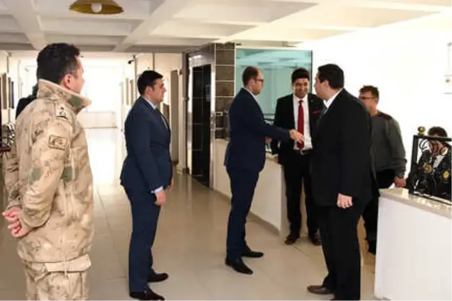 Kaymakam Şatıroğlu'ndan Meslektaşı Çatak Kaymakamı Türkmen'e Ziyaret