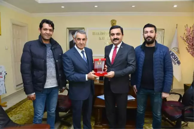 Kırgarat-C'den Belediye Başkanı Bahçeci'ye Ziyaret