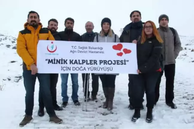 Doktorlar 'Minik Kalpler Projesi'ni Tanıtmak İçin Yürüdü