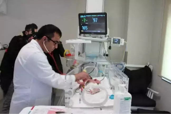 Yeni Doğan Kız Bebeğe Yemek Borusu Yapıldı