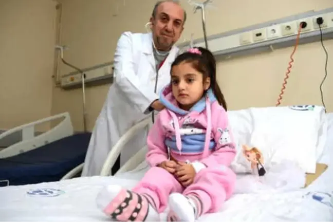 Minik Esma'ya Çifte Kalp Kapakçığı