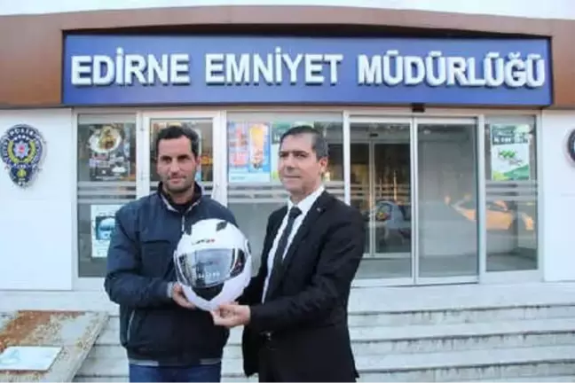 Emniyet Kemeri Takmadığı İçin Ceza Kesilen Motosikletliye Kask
