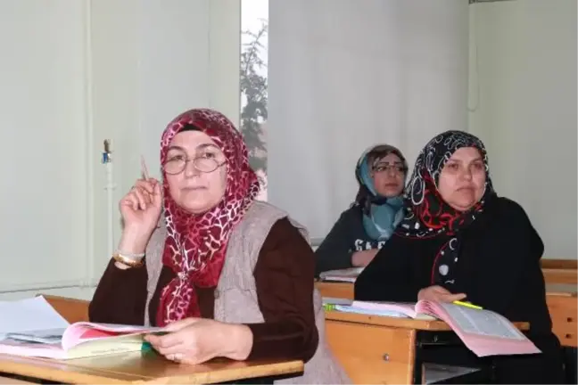 Afyonkarahisar'da Kadınlar Okuma Yazma Öğreniyor