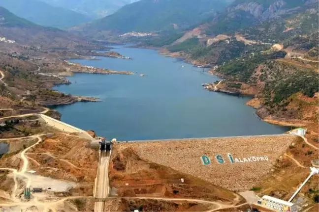Alaköprü Barajı'nın Kapakları Açıldı