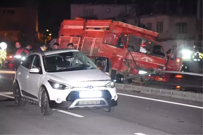 Mersin'de Kamyon ile Otomobil Çarpıştı: 4 Yaralı