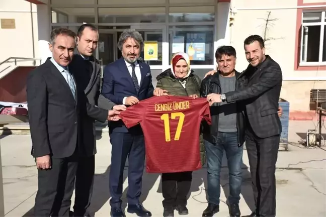 Cengiz Ünder'den Başkan Osman Kılıç'a Forma