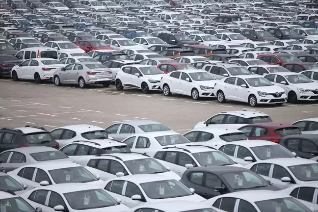 Her İki Otomobilden Birinde