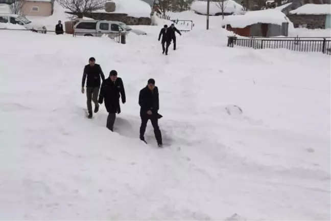 Karlıova'da Bazı Öğrenciler 5 Gün Sonra Karne Aldı