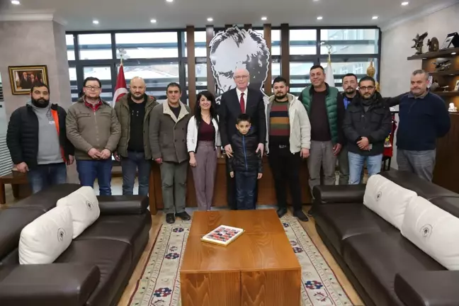 Tekel Bayiciler Derneği Kazım Kurt'u Ziyaret Etti
