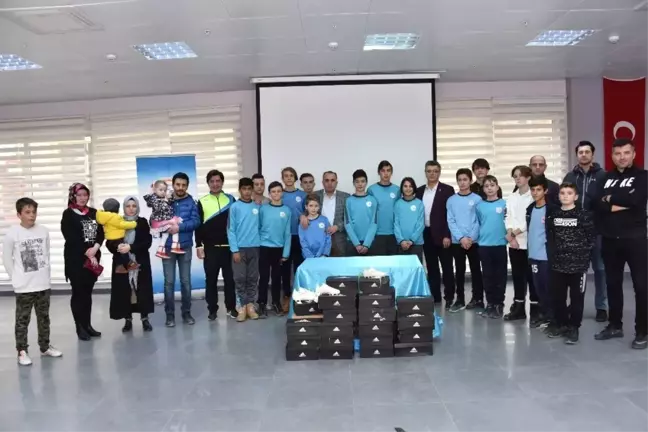 Başkan Bakıcı İl Birincisi U-13 Takımını Ödüllendirdi