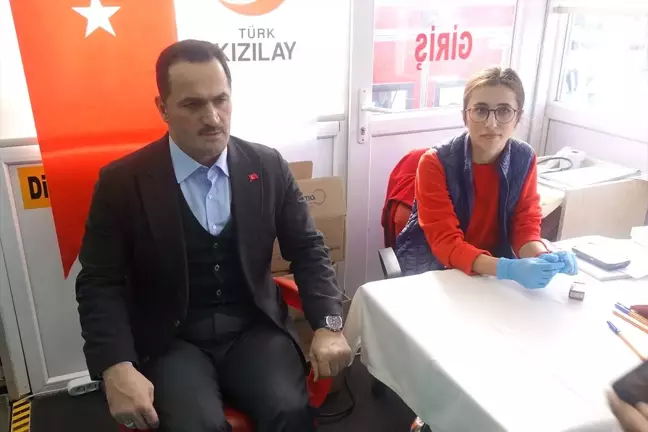 Taksim Meydanı'nda Kızılay'a Kan Bağışı