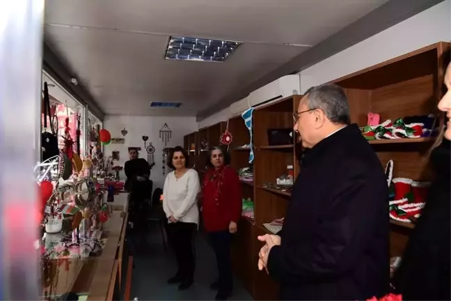İsmail Erdem'den Ataşehirlilere 14 Şubat'ta Kırmızı Karanfil