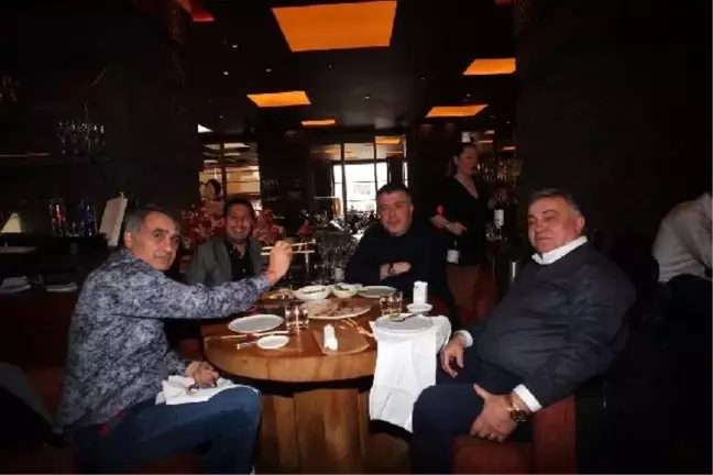 Ahmet Kavalcı'dan Futbol Takımına Yemek
