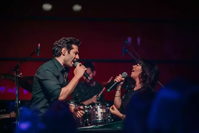 Özge Fışkın Ve Mert Fırat'tan Keyifli Gece